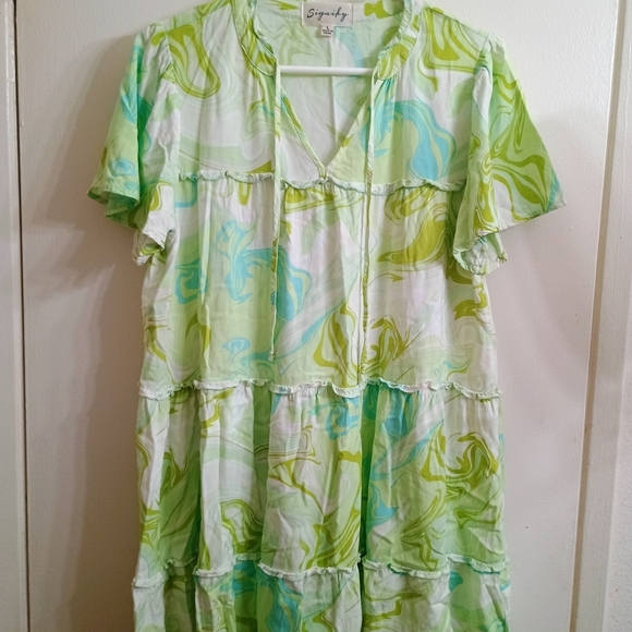 signify Tops - Green Tiered Flutter Sleeve V-Neck Blouse